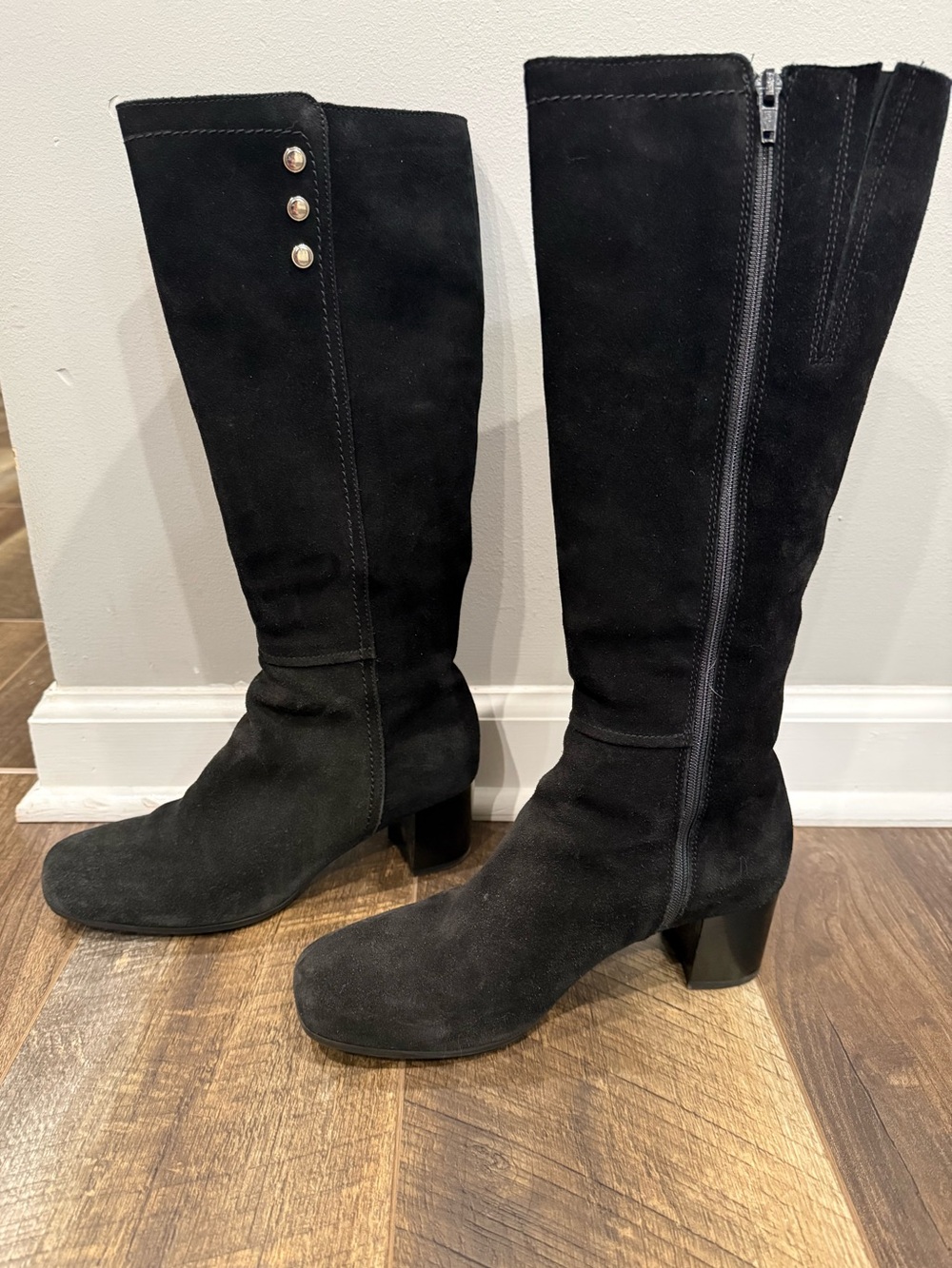 La CANADIENNE Black Suede Knee High Boots with Silver Accents Block Heel Sz 7.5M